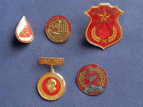 Vintage vietnam badges red - vintage,
